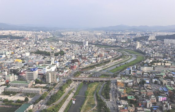 충북 청주시의 경제 지표가 인구 80만명 이상 도시와 인접 도시 10곳과 비교했을 때 우수한 것으로 나타났다.(사진은 기사 내용과 무관함) / 뉴스1 © News1