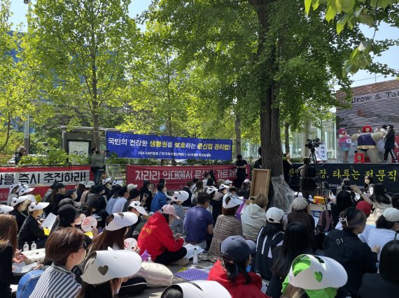 국회 앞에 모인 문신사..."문신 합법화 강력 촉구"