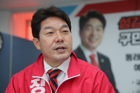 장준용 동래구청장 후보가 자신의 선거사무소에서 최근 뉴스1과 인터뷰를 하고 있다.© News1 김영훈 기자