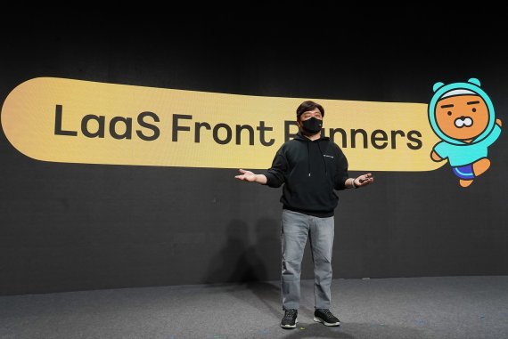 백상엽 카카오엔터프라이즈 대표가 3일 열린 ‘LaaS ON 2022’에서 신규 물류 플랫폼을 소개하고 있다. 카카오엔터프라이즈 제공