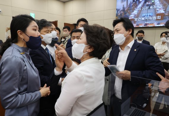 민주, ‘가족 찬스’ 정호영 사퇴압박… 鄭 "도덕적 문제 없다" 일축 [尹정부 인사 검증]