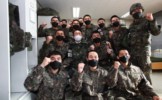 내년부터 병사 월급 단계별 인상…2025년 월 150만원+적금 지원 55만원