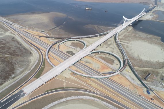 새만금 동서도로와 남북도로의 입체교차 구간. 새만금개발청 제공