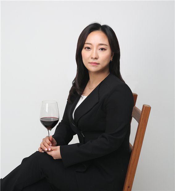 エシカワインの韓国初の支店長であるジュヒリュウは、「情熱を持ってイタリアのプレミアムをお見せします」