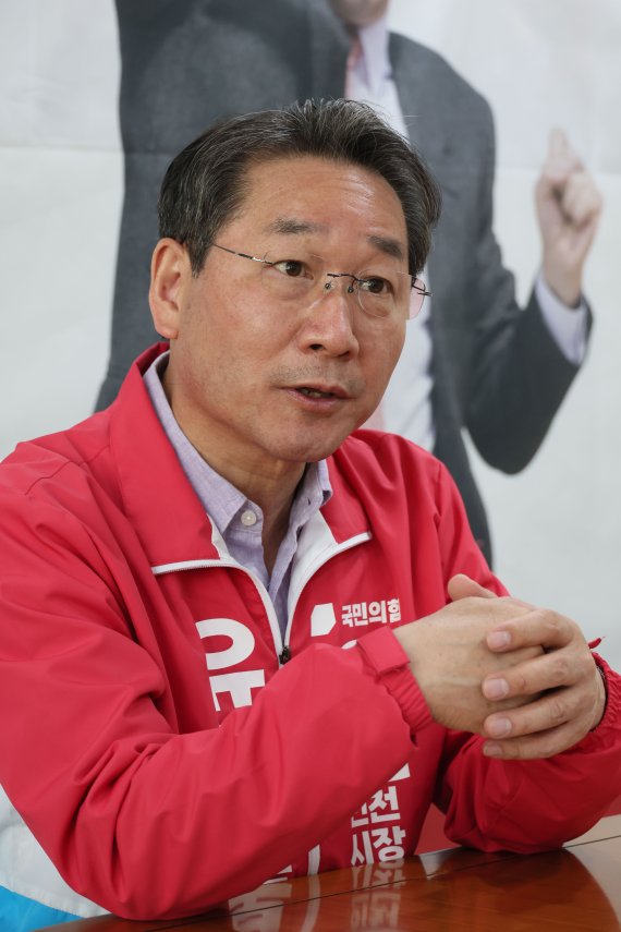 유정복 국민의힘 인천시장 후보가 4일 인천 미추홀구 주안동 선거 캠프 사무소에서 파이낸셜뉴스와 인터뷰하고 있다. 사진=서동일 기자