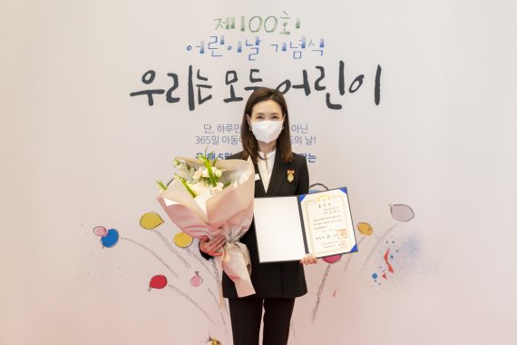 배우 정애리가 ‘2022 제100회 어린이날 기념식’에서 대통령 표창을 수상했다. /사진=월드비전
