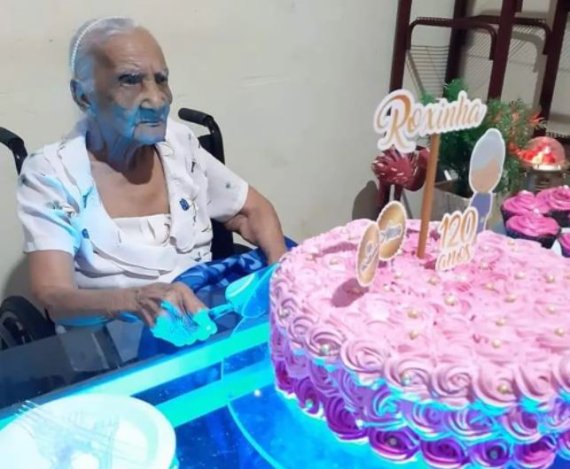 Uma avó de 121 anos no Brasil..."Pode ser o mais antigo do mundo"
