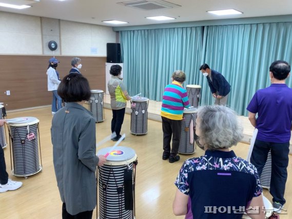 김동근 의정부시장 후보 6일 의정부종합노인복지관 방문. 사진제공=김동근 후보 캠프