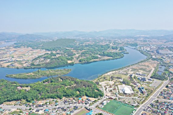 7일 충북 충주시는 국가정원 조기 추진을 위해 TF팀을 운영할 계획이라고 밝혔다. 사진은 탄금대 전경.(충주시 제공)2022.5.7/© 뉴스1