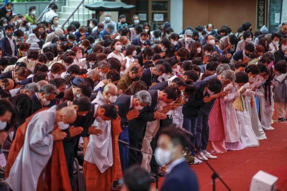 부처님오신날 법요식 봉행…조계사, 윤 당선인등 1만여 명 참석(종합)