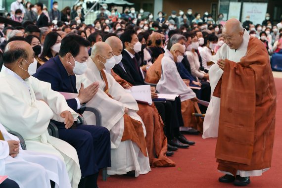 부처님오신날 법요식 봉행…조계사, 윤 당선인등 1만여 명 참석(종합)