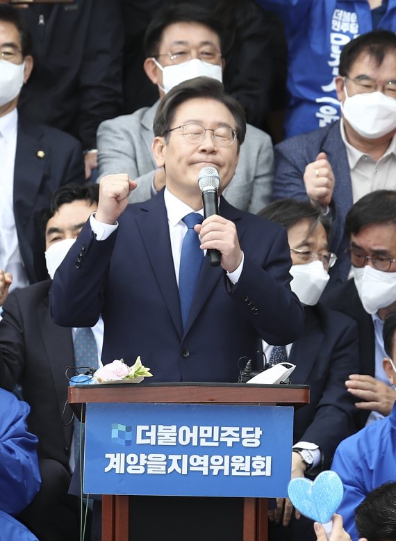 인천 계양을 국회의원 보궐선거에 나서는 이재명 더불어민주당 상임고문이 8일 인천 계양산 야외공연장에서 열린 출마 선언 기자회견에서 발언을 하고 있다. /사진=뉴스1