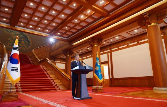 문재인 대통령이 9일 오전 청와대 본관에서 퇴임 연설을 하고 있다. (사진=청와대 제공) 사진=뉴시스