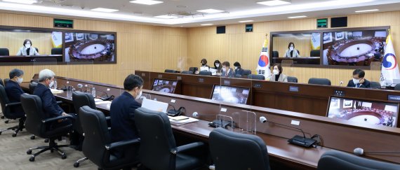 [서울=뉴시스] 지난 3월2일 세종시 정부세종청사에서 열린 제4차 포용국가 실현을 위한 사회관계장관회의. (사진=교육부 제공) 2022.05.09. photo@newsis.com *재판매 및 DB 금지