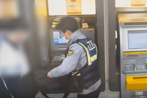 "ATM 위에 돈이 수북" 보이스피싱범 자백하게 한 반전 정체