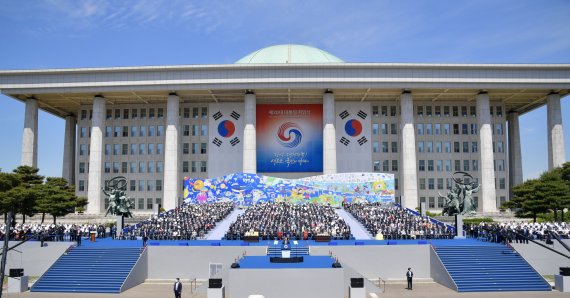 10일 오전 서울 여의도 국회에서 열린 제20대 대통령 취임식에서 윤석열 대통령이 취임사를 하고 있다. © News1 국회사진취재단