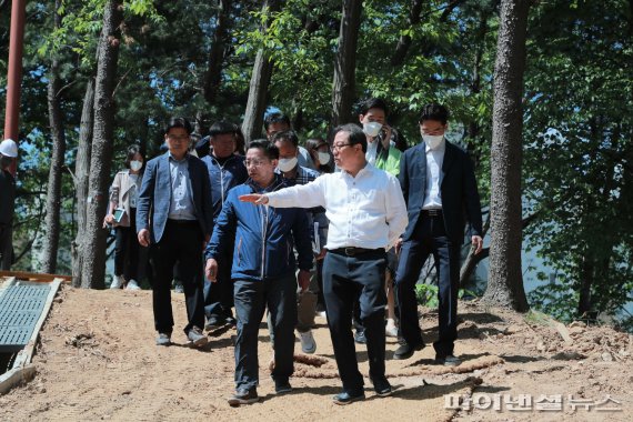 조광한 남양주시장 10일 화도근린공원 현장점검 실시. 사진제공=남양주시