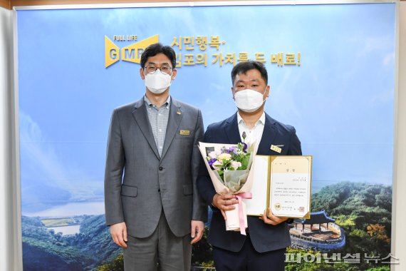 김포시 ‘인구 50만 대도시 홍보 슬로건’ 최종 수상자 상장 수여. 사진제공=김포시
