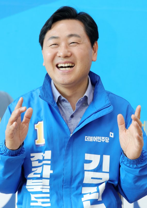 김관영 더불어민주당 전북도지사 후보가 전북 전주시 선거사무소에서 뉴스1 전북취재본부와 인터뷰를 하고 있다. 뉴스1 © News1 유경석 기자