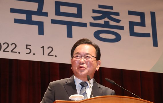 [서울=뉴시스] 김명원 기자 = 김부겸 국무총리가 12일 오전 서울 종로구 정부서울청사 별관에서 열린 제47대 국무총리 이임식에서 이임사를 하고 있다. 2022.05.12. kmx1105@newsis.com