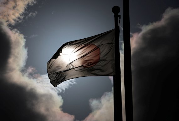 일본 오키나와현 미야코섬 육상자위대 미야코캠프에 일장기가 게양된 모습. 2022. 4. 21. © 로이터=뉴스1 © News1 최서윤 기자