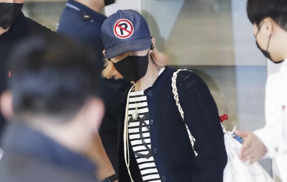 빅뱅(BIGBANG) 지드래곤이 12일 오후 인천국제공항 2터미널을 통해 입국하고 있다. © News1 권현진 기자 /사진=뉴스1