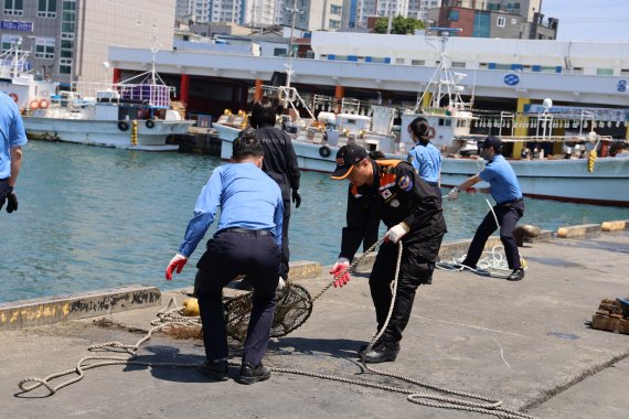 울산 한국해양구조협회 울산해경 합동 수중 정화 활동