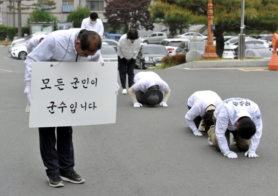 '공천 반발' 박권현 청도군수 후보, 가족과 '3보1배' 캠페인