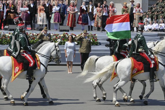 헝가리 최초의 여성대통령 카탈린 노박 취임식 거행