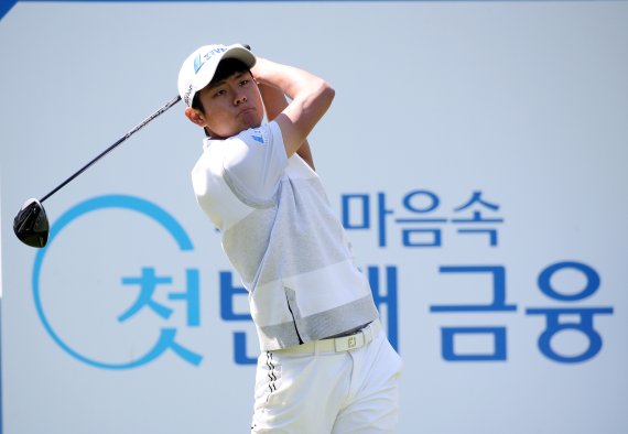 루키 장희민, 우리금융 챔피언십 정상…데뷔 2번째 대회 만에 우승