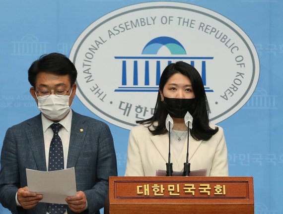민주 "성 상납 의혹 이준석 징계하라" 역공…박완주 성비위 잠재우기