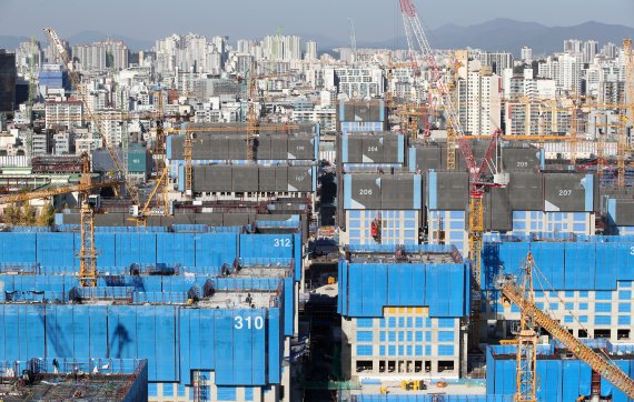 서울의 한 아파트 공사현장. 뉴시스 자료사진.