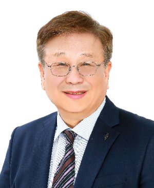 인천시교육감 선거에서 범보수 후보 단일화를 위해 후보를 사퇴한 허훈 후보.