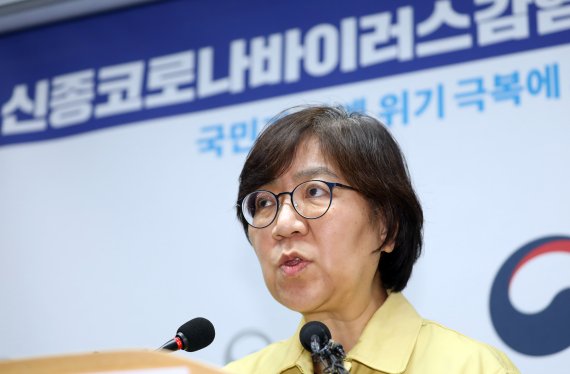 정은경 질병관리본부장이 11일 충북 청주시 오송읍 질병관리본부 브리핑실에서 신종 코로나바이러스 국내 발생 현황 브리핑을 하고 있다. 2020.2.11/뉴스1 © News1 장수영 기자