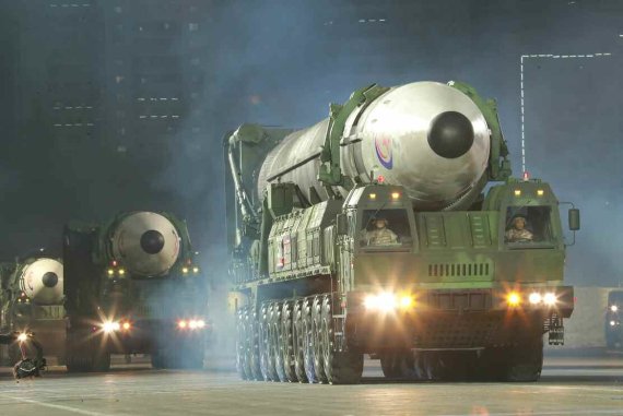 국정원 '북 ICBM·핵 도발 정황' 군 '한미 공조, 대비태세 갖춰'