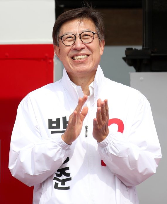 지난 5월 19일 박형준 국민의힘 부산시장 후보가 부산시 동구 부산역 광장에서 '박형준 후보 공식 출정식'을 열었다. ⓒ뉴스1, 2022년 5월