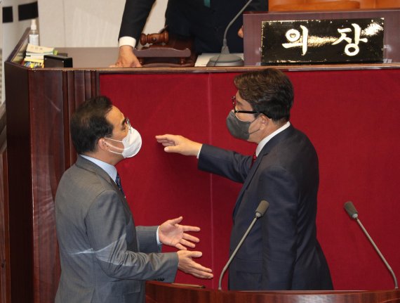 '개점휴업' 국회.. 상임위-의장단 '공백 장기화'에도 여야 협상 난항