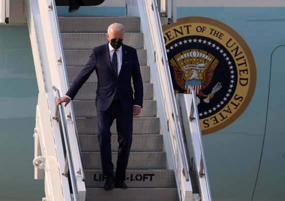 조 바이든 미국 대통령이 20일 오후 경기 평택 주한미군 오산공군기지에 도착하고 있다. 2022.5.20/뉴스1 © News1 사진공동취재단