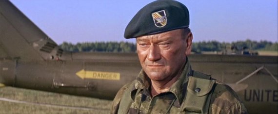 [서울=뉴시스] 1968년 개봉한 영화 그린베레 스틸컷 (사진=탑슨 트위터 갈무리) 2022.05.23.