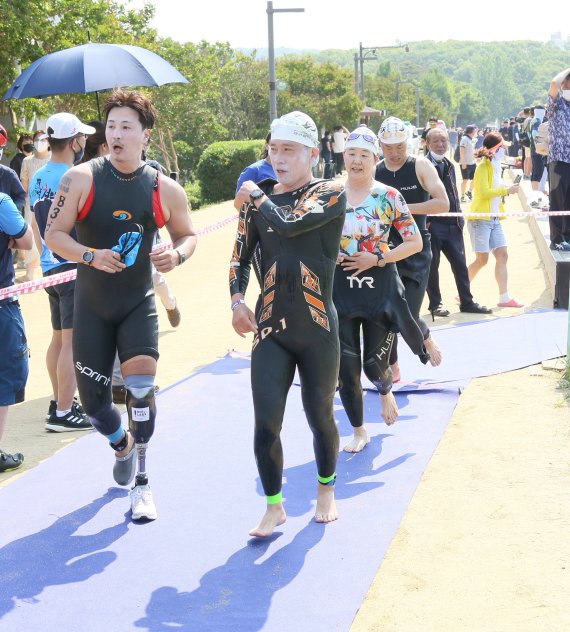 하지 장애 이주영 선수, ‘(주)보일랩스’ 의족 지원받아 ‘대구시 철인3종경기’ 완주 대기록 달성