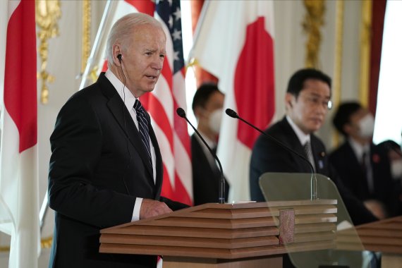 [도쿄=AP/뉴시스] 조 바이든 미국 대통령이 23일 도쿄에서 미일 정상회담이 끝난 뒤 열린 공동 기자회견에서 대답하고 있다. 사진=뉴시스