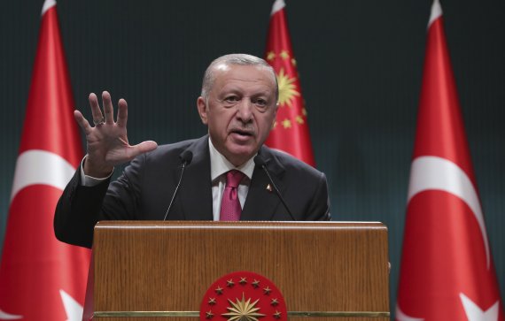 레제프 타이이프 에르도안 터키 대통령이 지난 23일(현지시간) 터키 앙카라에서 열린 내각 회의에서 연설하고 있다.AP뉴시스