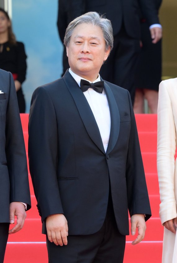 박찬욱 감독 '헤어질 결심'에 프랑스 칸 출렁? "별 다섯개" "어나더 레벨"