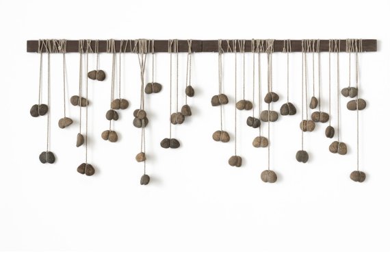 [서울=뉴시스]이승택, 고드랫돌, 1957ㅣ1960s, 돌, 나무, 노끈, 85 x 188cm.jpg