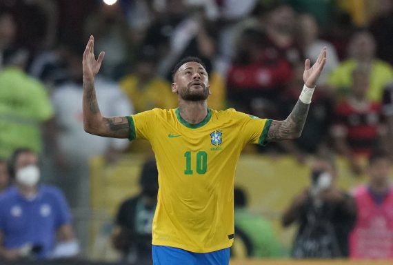 Neymar chega ao Brasil no dia 26 antes de uma partida contra Sun Hyung-min.