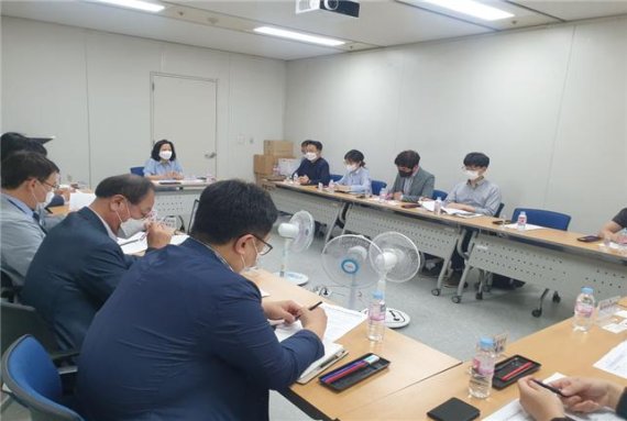 지난 25일 부산시는 해양쓰레기 효율적 관리를 위한 관계기관 협력 회의를 개최했다. 부산시 제공