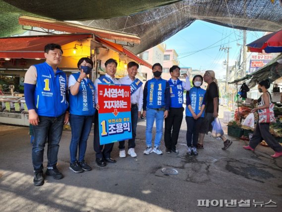 조용익 더불어민주당 부천시장 후보-서영석 국회의원 26일 고강제일시장 합동유세. 사진제공=조용익 후보 캠프