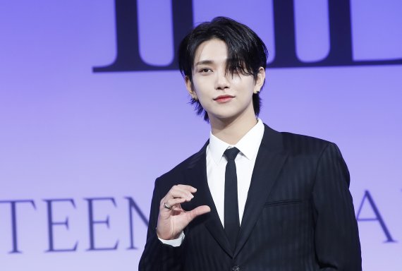 그룹 세븐틴(SEVENTEEN) 조슈아가 27일 오전 서울 여의도 콘래드 호텔에서 진행된 정규 4집 '페이스 더 선(Face the Sun)' 발매 기념 글로벌 기자간담회에서 포즈를 취하고 있다. 2022.5.27/뉴스1 © News1 권현진 기자