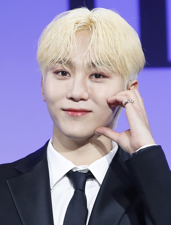 그룹 세븐틴(SEVENTEEN) 승관이 27일 오전 서울 여의도 콘래드 호텔에서 진행된 정규 4집 '페이스 더 선(Face the Sun)' 발매 기념 글로벌 기자간담회에서 포즈를 취하고 있다. 2022.5.27/뉴스1 © News1 권현진 기자
