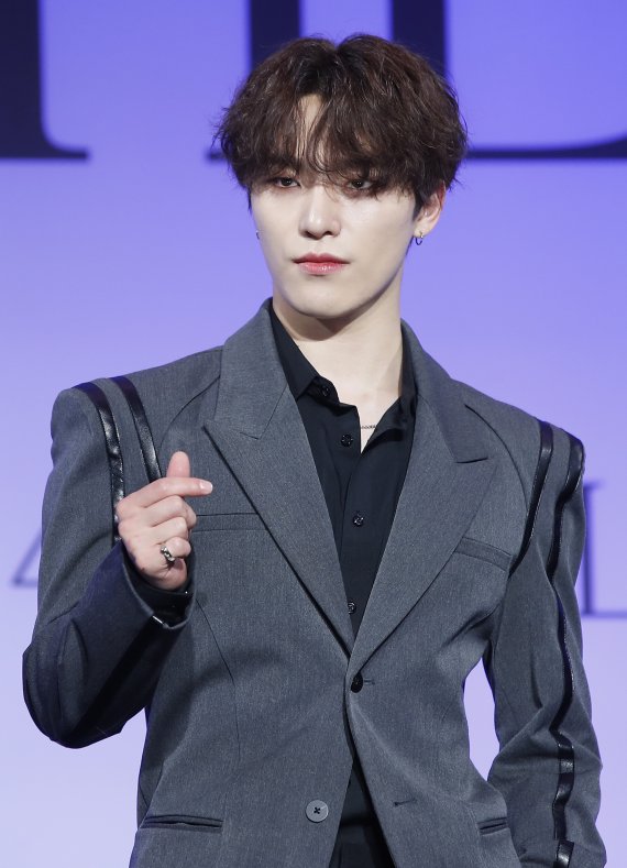 그룹 세븐틴(SEVENTEEN) 디노가 27일 오전 서울 여의도 콘래드 호텔에서 진행된 정규 4집 '페이스 더 선(Face the Sun)' 발매 기념 글로벌 기자간담회에서 포즈를 취하고 있다. 2022.5.27/뉴스1 © News1 권현진 기자